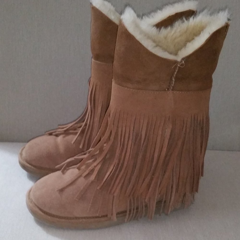 Koolaburra (Ugg) tan suede  fringed winter boots EUC